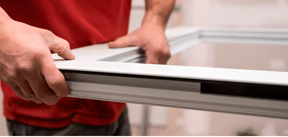 Empresa de fabricación de carpintería de aluminio y vidrieros.