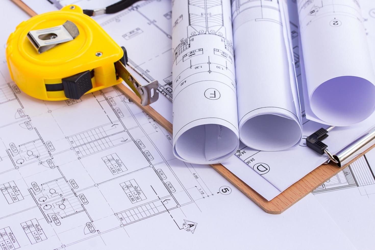 EMPRESA DE CONSTRUCCIÓN ESPECIALIZADA EN EDIFICACIÓN Y OBRA CIVIL