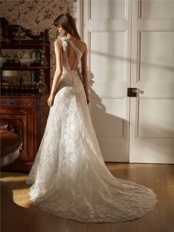 Boutique de novia de alta costura con firma internacional